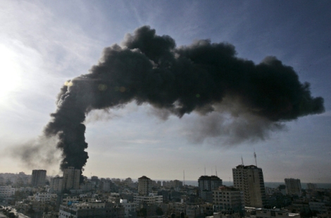 un-building-hit-by-israel-jan-15-2009-ap-hatem-moussa